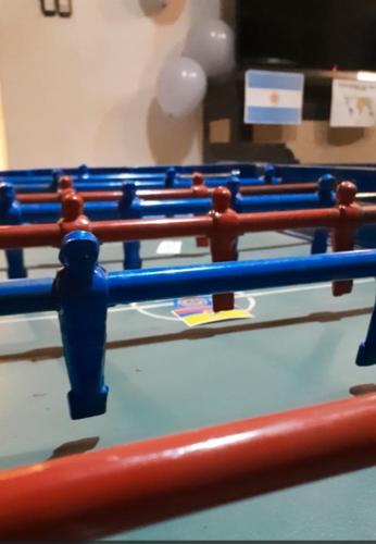 a group of blue and red ping pong tables at HOSTEL COLIVING STUDIO JUNIN in Junín