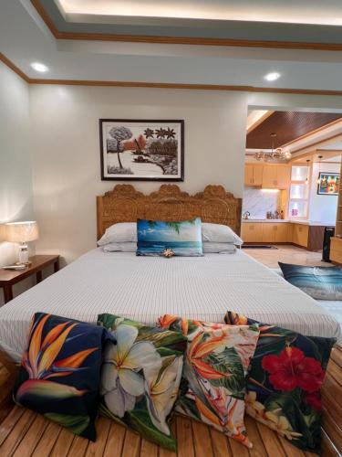 Ένα ή περισσότερα κρεβάτια σε δωμάτιο στο 3BR Oceanfront Vacation House in Lila, Bohol