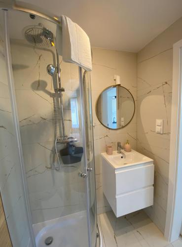 a bathroom with a shower and a sink at Apartamenty W NIEBIE in Słupsk