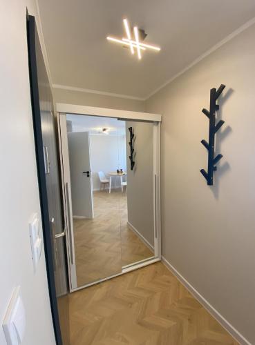 a hallway with a door leading to a dining room at Apartamenty W NIEBIE in Słupsk