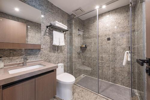 Bilik mandi di Poltton International Apartment - Guangzhou Knowledge City Wangcun Subway Station