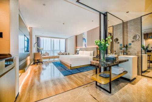 Postel nebo postele na pokoji v ubytování Eastern Casa Hotel Yiwu
