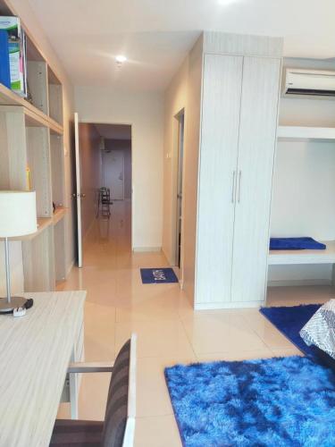Silver Place Marina Island Lumutにあるベッド