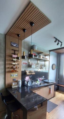 Dapur atau dapur kecil di Maison Tres with Dipping Pool, billiards, airhockey, videoke and netflix and chill
