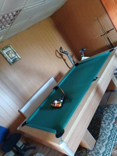 an overhead view of a pool table at Pensiune Colina Farm in Găgeni
