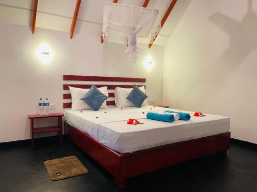 Postel nebo postele na pokoji v ubytování Sigiri Enaya Cottage