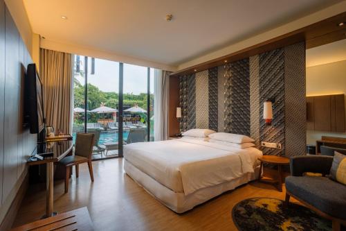 Postel nebo postele na pokoji v ubytování Four Points by Sheraton Bali, Seminyak