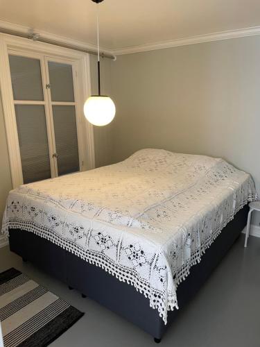 Postel nebo postele na pokoji v ubytování 1. etg i Dampskipsbrygga, Lødingen havn