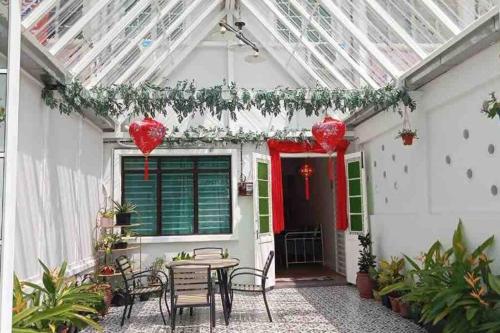 Balkón nebo terasa v ubytování Modern Victorian Homestay