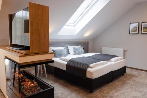 a bedroom with a bed with a television and a fireplace at Hotel Restaurant zur Marienburg in Pünderich