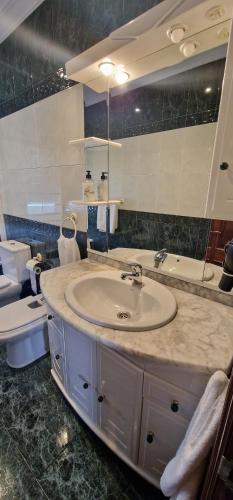 Koupelna v ubytování Castillo de Raíces - Para 5 pax y Wifi - VUT-5773-AS