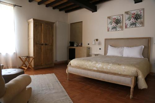 a bedroom with a bed and a dresser in it at Room&Breakfast Villa Angela in Sala Baganza