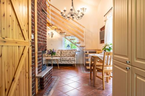 Stara Stajnia - Azyl tylko dla Dorosłych