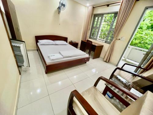 a bedroom with a bed and two windows in a room at Trường Chính Sách Công Và Phát Triển Nông Thôn in Ho Chi Minh City