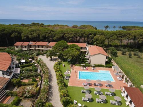 Bazén v ubytování Oleandri Suite Hotel nebo v jeho okolí