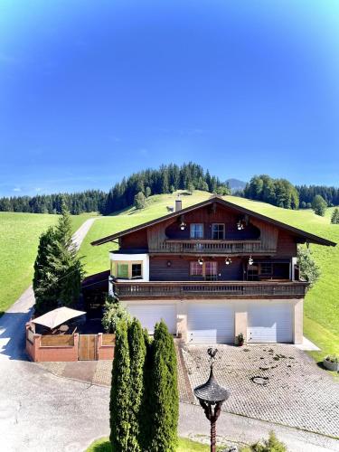 a large house with a green roof at Ferienhaus Praschberg in Niederndorferberg