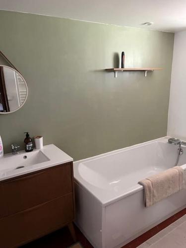 Ένα μπάνιο στο La belle chaumière