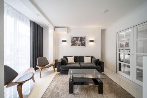 REF 1380 - Cannes Croisette - Apartment for rent