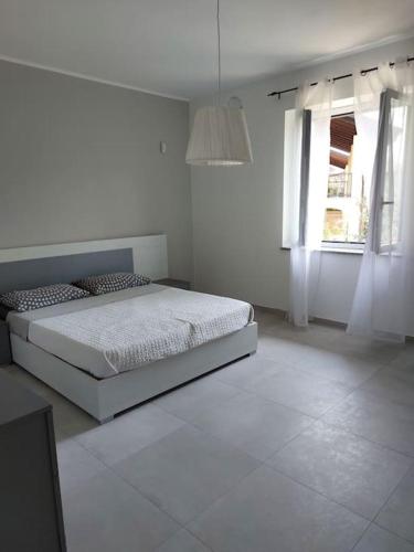 Ένα ή περισσότερα κρεβάτια σε δωμάτιο στο casa nonna mara