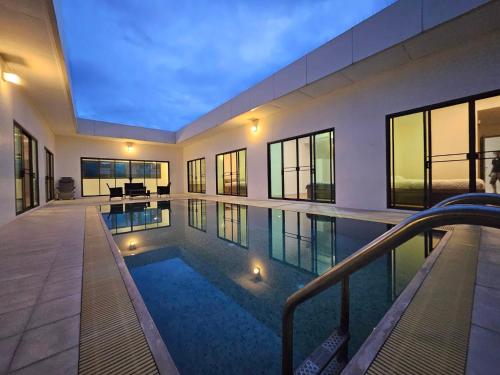 Bazén v ubytování The Heaven Pool villa เขาใหญ่ nebo v jeho okolí