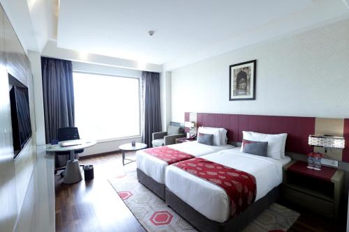Postel nebo postele na pokoji v ubytování Ramada Plaza by Wyndham Lucknow