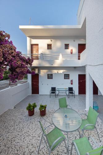 Gallery image of Nikos Rooms in Votsi