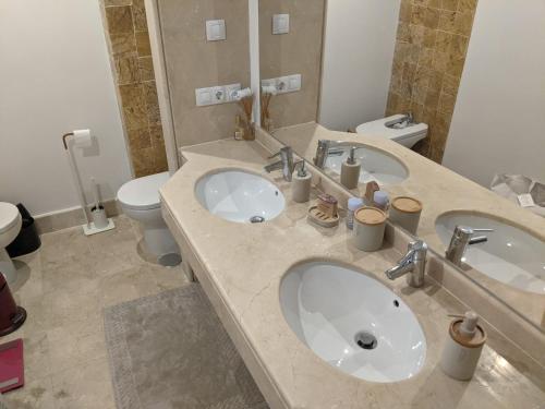 Habitación en la planta superior de una villa