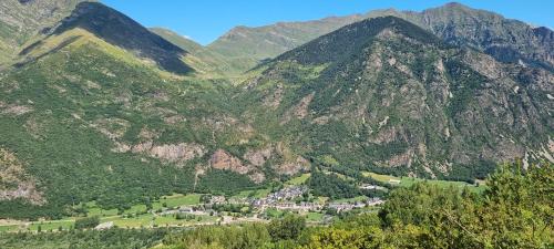 a mountain view of a village in a valley at Duplex La Vinya in Barruera