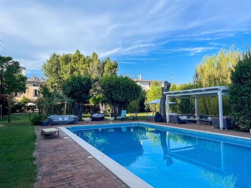 Πισίνα στο ή κοντά στο Torretta holiday house with a salt swimming pool