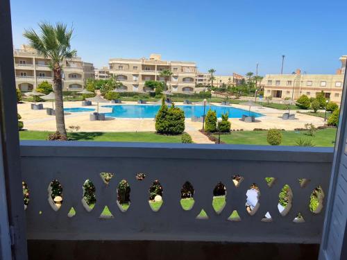 Kolam renang di atau dekat dengan Marseilia Family Stay - North Coast مرسيليا بيتش 2 الساحل الشمالي