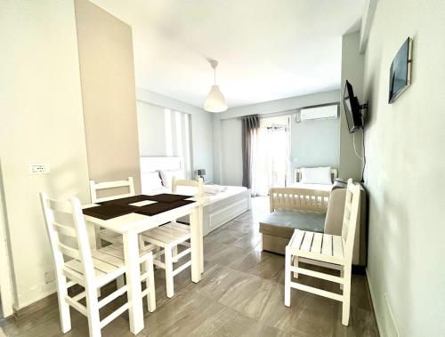 TV a/nebo společenská místnost v ubytování Filikouri Rooms