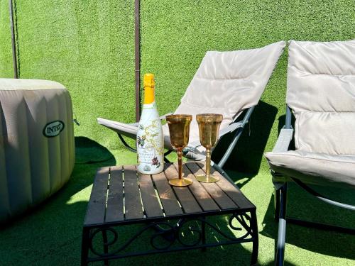 a bottle of champagne and two glasses on a table at Amor-In in Amorín