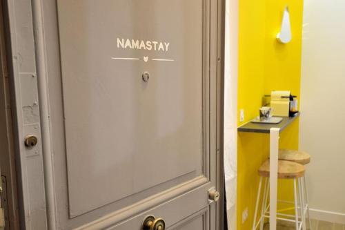 Tiny cosy studio NAMASTAY in trendy Canal St Martin area