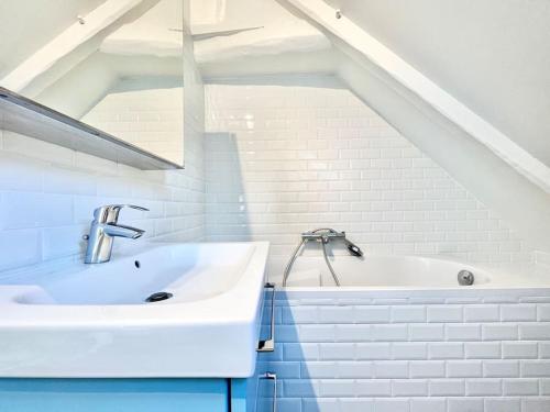 Ένα μπάνιο στο Gîte Duplex-Ocean Moderne dans longère avec extérieur