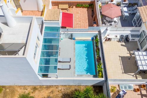 Luxurious 3 BDR House With Pool & BBQ by LovelyStay