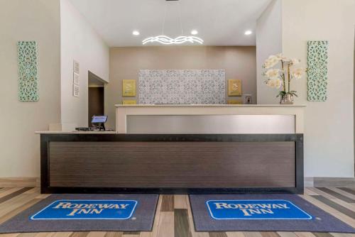 an office with a reception desk and two r recovery inn mats at Rodeway Inn Tuscaloosa near University in Tuscaloosa