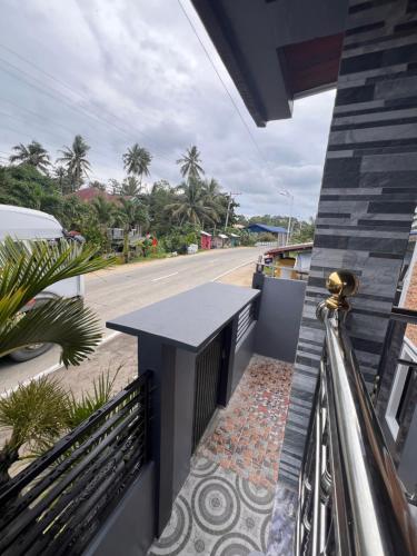 Balkón nebo terasa v ubytování Luxury Vacation House Oceanfront in Lila, Bohol