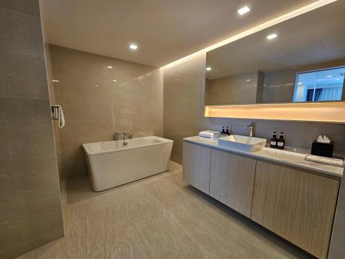 Ένα μπάνιο στο Duplex in a 5 star hotel La Vita