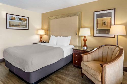 Katil atau katil-katil dalam bilik di Quality Inn Alachua - Gainesville Area