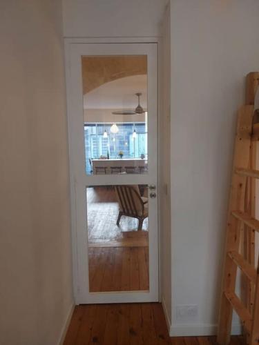 a room with a door leading to a dining room at Grand appartement central aéré avec terrasse in Bordeaux