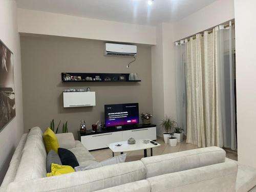 Un televizor și/sau centru de divertisment la Vlora Apartment
