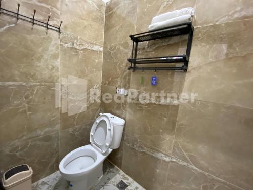 Ванная комната в House n Coffee 55 Temanggung RedPartner