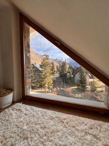 a room with a large window with a view at Piz Gloria 3 in Formigal