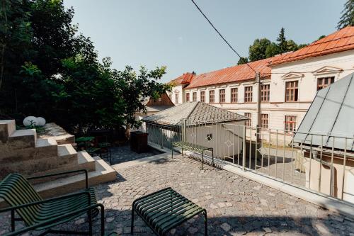 Το κτήριο όπου στεγάζεται  το διαμέρισμα
