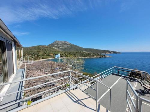 Photo de la galerie de l'établissement Ligonari sea view apartment, à Tarti