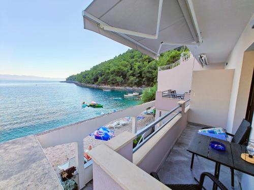 a balcony with a view of a body of water at Robinson Edita in Bogomolje