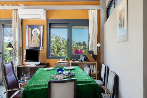 TV o dispositivi per l'intrattenimento presso Livadi House Amorgos