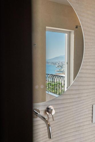 Nespecifikovaný výhled na hory nebo výhled na hory při pohledu z hotelu