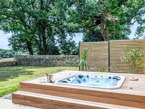 Photo de la galerie de l'établissement Holiday Home Maison de Kercado by Interhome, à Locoal-Mendon