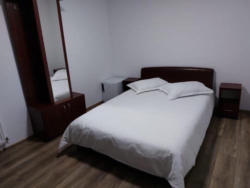 Katil atau katil-katil dalam bilik di Hotel Roua Muntilor
